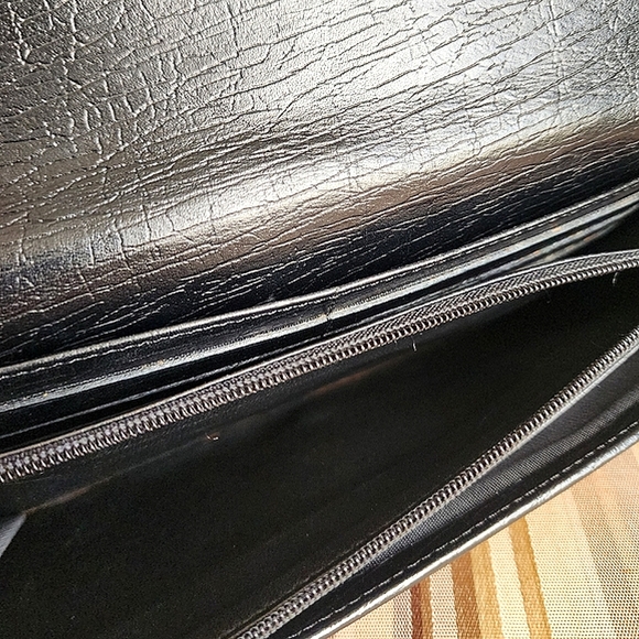 GUCCI Monogrammed Wallet with Bamboo Closure in Black I Size 7' X 3.5' inch - Picture 14 of 15